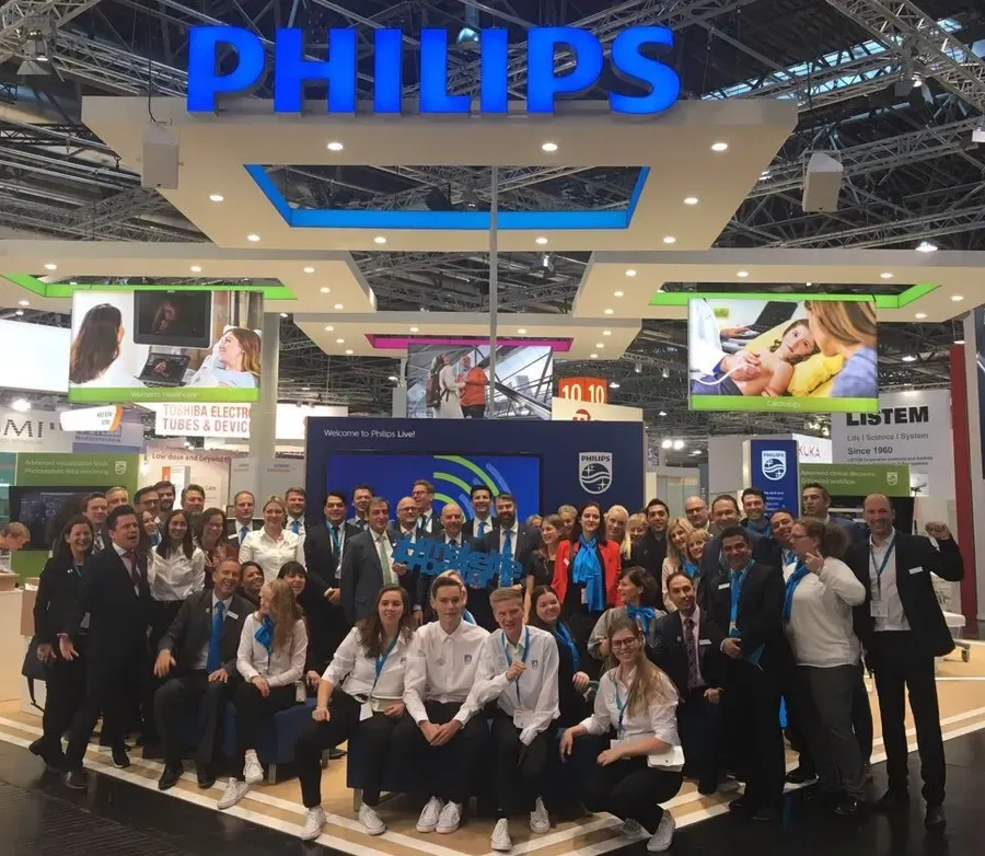 Mit dem Messeteam von Philips