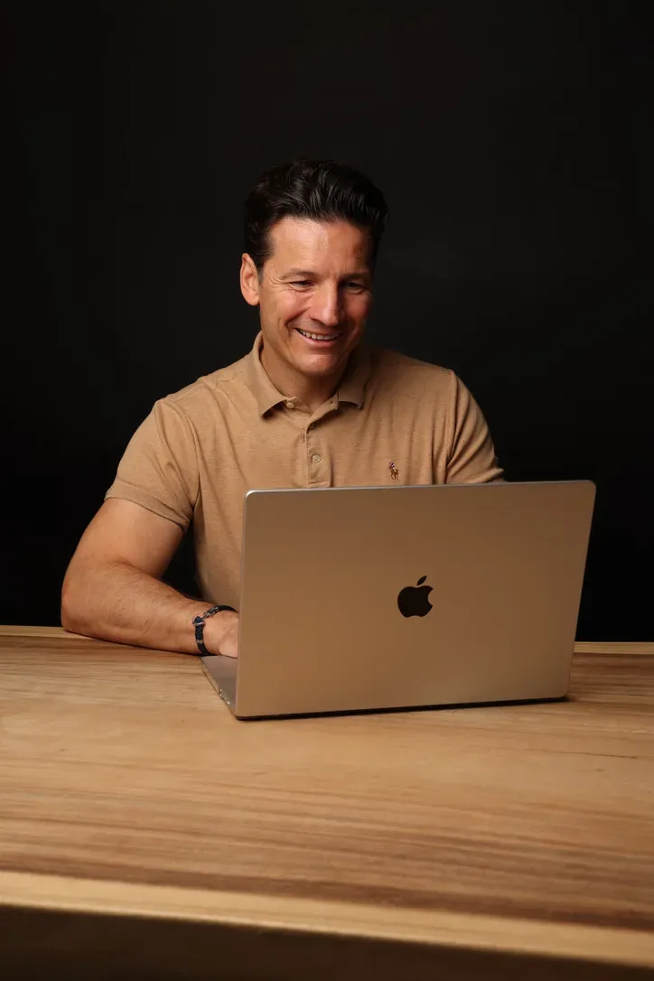 Jörg Vogelgesang am Laptop