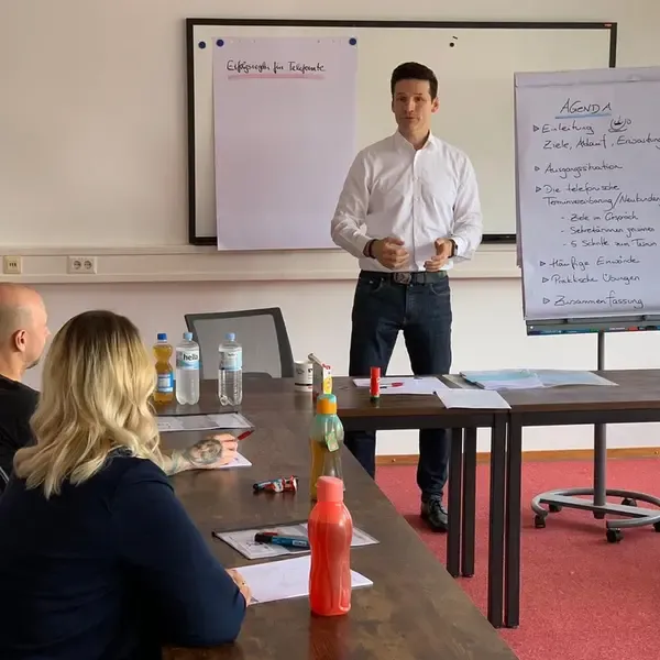 Jörg Vogelgesang im Verkaufstraining mit einem Vertriebsteam